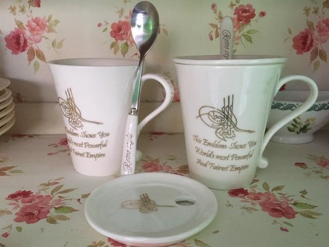 thee setje, bonbon schaaltje en schaal uit Turkije, Huis en Inrichting, Keuken | Servies, Nieuw, Kop(pen) en/of Schotel(s), Overige stijlen