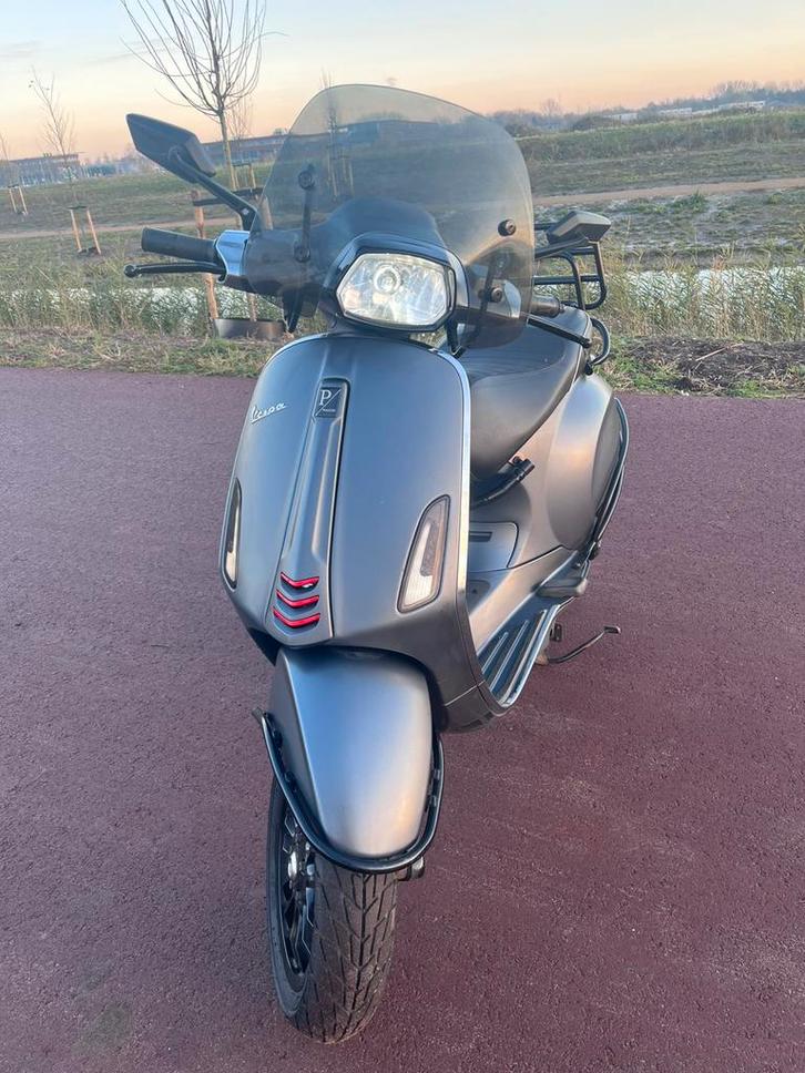 Vespa sprint 2018, Fietsen en Brommers, Scooters | Vespa, Zo goed als nieuw, Vespa S, Benzine, Ophalen