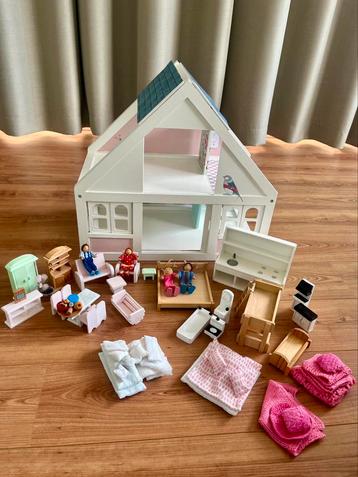 Gepimpt poppenhuis beschikbaar voor biedingen