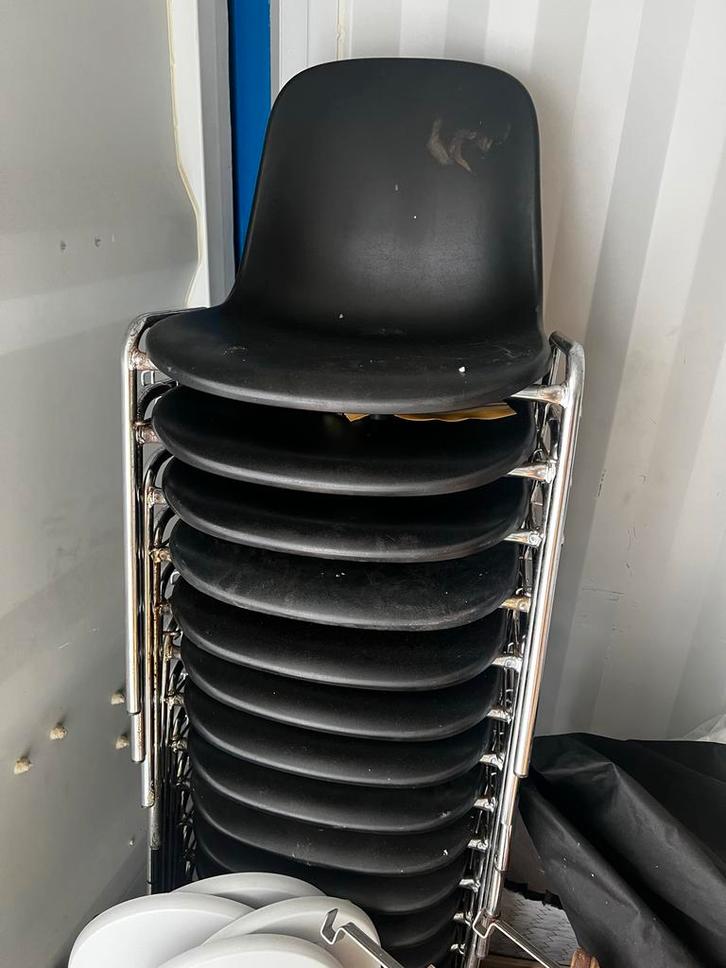 16 Zwarte Stapelstoelen - Ideaal voor Evenementen!, Huis en Inrichting, Stoelen, Gebruikt, Vijf, Zes of meer stoelen, Kunststof