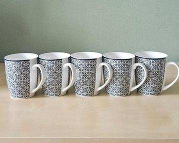 [MOET WEG] 5x koffie of thee mok met print en oor beschikbaar voor biedingen