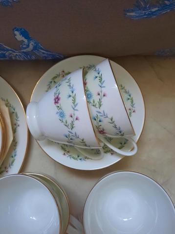 Wedgwood Servies Linden wit bloemen Porselein  beschikbaar voor biedingen