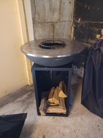 Vuurschaal  en bbq met Houtopslag - Zo Goed Als Nieuw! beschikbaar voor biedingen