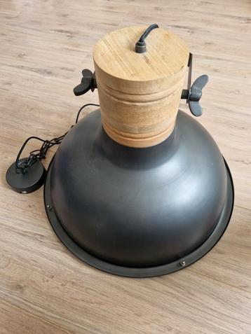 Industriële lamp beschikbaar voor biedingen