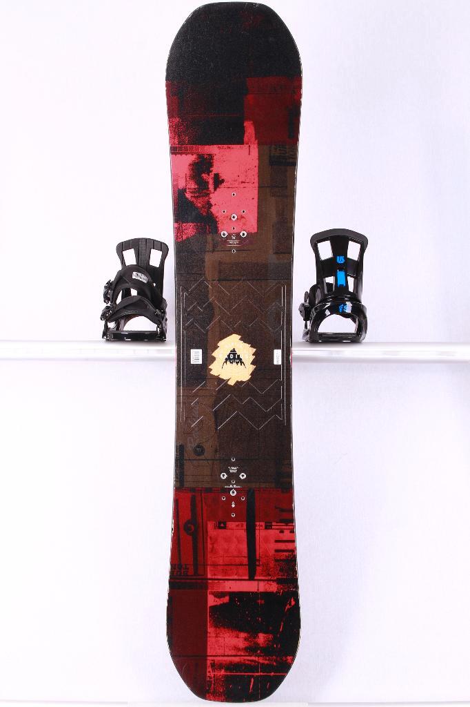 155 snowboard BURTON RADIUS WIDE, black/red, woodcore, Sport en Fitness, Snowboarden, Gebruikt, Board, Verzenden