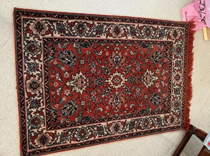 Klassiek rood tapijt met bloemenmotief – mooie staat, Huis en Inrichting, Stoffering | Tapijten en Kleden, 200 cm of meer, Rechthoekig