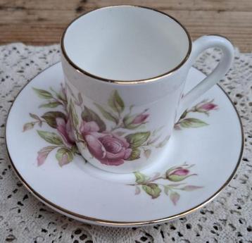 Kleine Engelse ( espresso) kop en schotel beschikbaar voor biedingen