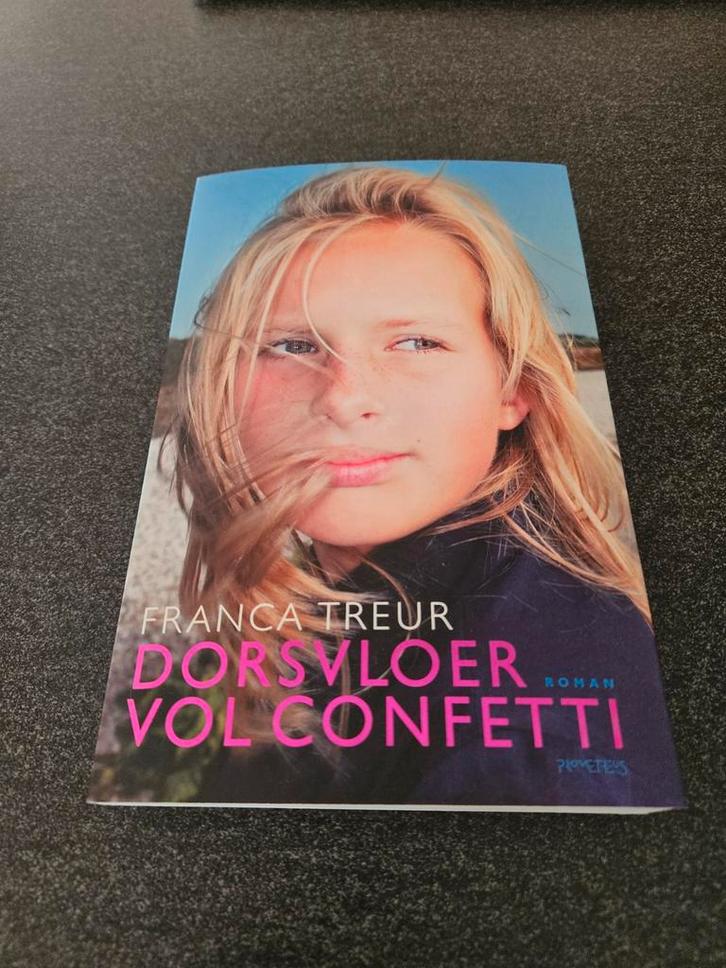 Dorsvloer vol Confetti - Franca Treur - Nieuwstaat, Boeken, Romans, Nieuw, Nederland, Ophalen of Verzenden