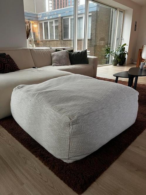 Bouclé poef van Zara Home, Huis en Inrichting, Banken | Voetenbanken en Poefen, Zo goed als nieuw, 100 tot 125 cm, 100 tot 125 cm