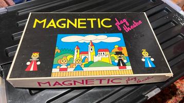 Vintage Magnetic Play Theatre Speelgoed beschikbaar voor biedingen