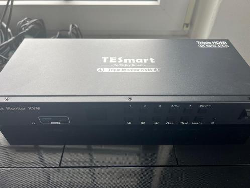 TESmart KVM switch 4pc - 3 monitoren, Computers en Software, Netwerk switches, Zo goed als nieuw, Ophalen of Verzenden