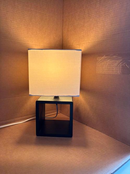 Design Tafellamp zwart hout + witte kap – met LED-lamp, Huis en Inrichting, Lampen | Tafellampen, Zo goed als nieuw, Minder dan 50 cm