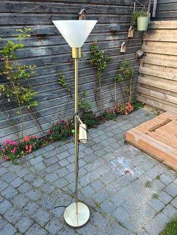 Staande lamp beschikbaar voor biedingen