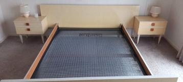 Vintage auping bed met bijbehorende nachtkastjes  beschikbaar voor biedingen