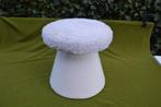 Vintage witte skai-leer mushroom poef met pluche stof beklee, Minder dan 50 cm, Gebruikt, Minder dan 50 cm, Ophalen of Verzenden