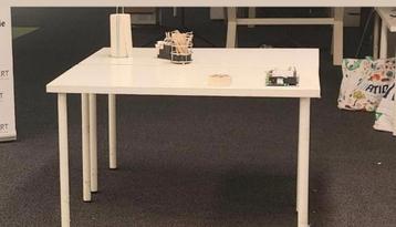 Bureau tafels  beschikbaar voor biedingen