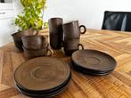 Thee en koffiekopjes. Zaalberg Holland. Klei en Vuur 1958, Antiek en Kunst, Antiek | Keramiek en Aardewerk, Ophalen