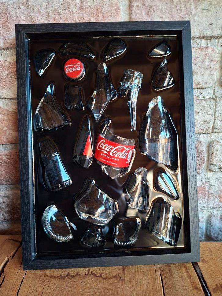 Coca cola flesje verwerkt in een lijst met Epoxy, Antiek en Kunst, Kunst | Schilderijen | Modern, Ophalen of Verzenden