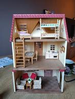 Sylvanian familie tweedelig huis met diertjes en accessoires, Ophalen of Verzenden, Zo goed als nieuw, Poppenhuis