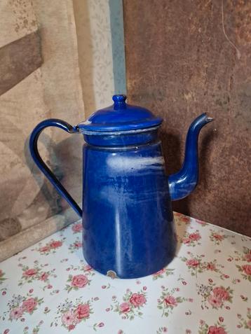 Donkerblauw emaille koffiepot  beschikbaar voor biedingen