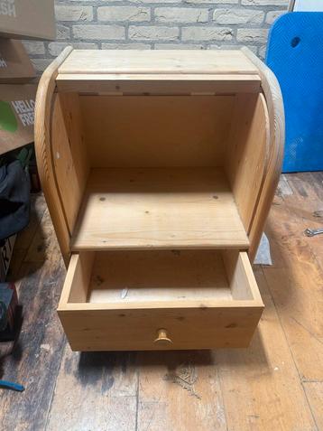 Massief Houten Nachtkastje - 57cm hoog beschikbaar voor biedingen