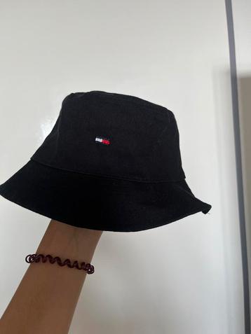 Tommy hilfiger hoed beschikbaar voor biedingen