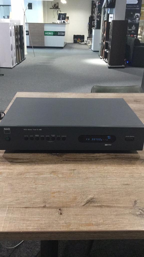 NAD C440 tuner in nieuwstaat, Audio, Tv en Foto, Tuners, Zo goed als nieuw, Ophalen