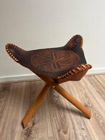 Handgemaakt leren opvouwbaar krukje, Huis en Inrichting, Krukjes, Ophalen, Zo goed als nieuw, Hout