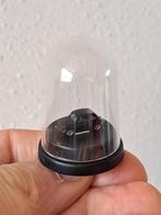 Fiat 500 1956 1:160 in stolpje, kunststof D3xH4.5cm zw, Hobby en Vrije tijd, Ophalen of Verzenden, Nieuw, Auto