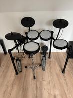 Alesis Nitro Mesh + Stoel + Snare Support + Cables, Muziek en Instrumenten, Drumstellen en Slagwerk, Ophalen, Zo goed als nieuw