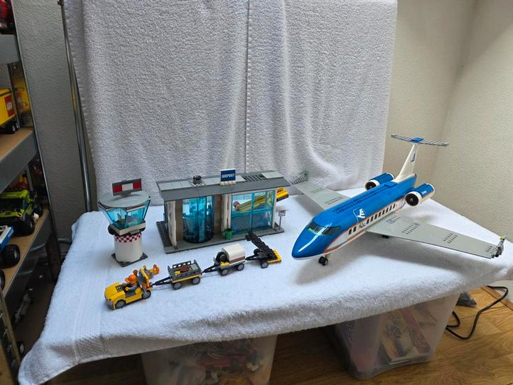 Lego city  60104 vliegtuig passegierstenminal, Kinderen en Baby's, Speelgoed | Duplo en Lego, Zo goed als nieuw, Lego, Complete set