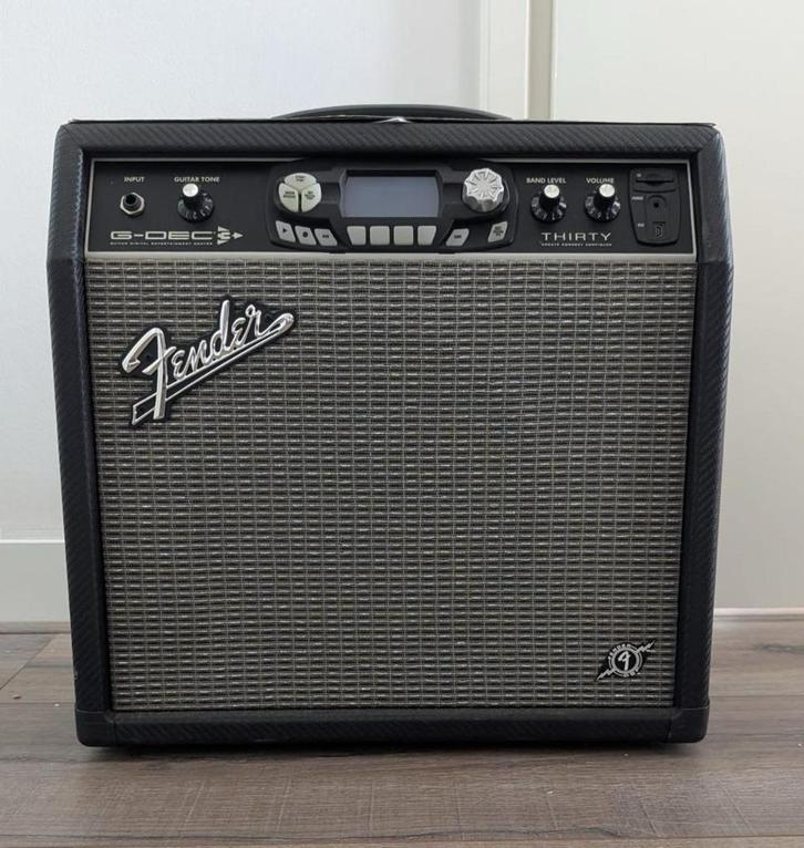 Fender G-DEC 3 Thirty versterker | 30W met footswitch, Muziek en Instrumenten, Versterkers | Bas en Gitaar, Zo goed als nieuw