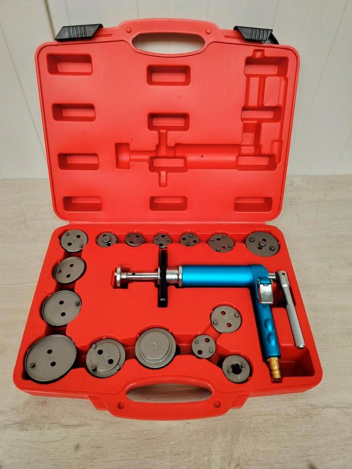 F-tools Pneumatische remzuiger terugstel set 16 delig.nieuw!, Auto diversen, Autogereedschap, Nieuw, Ophalen