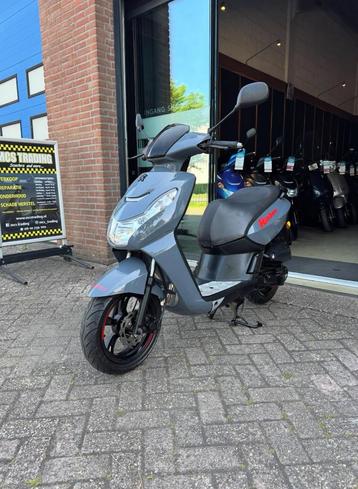 Peugeot Kisbee bromscooter beschikbaar voor biedingen