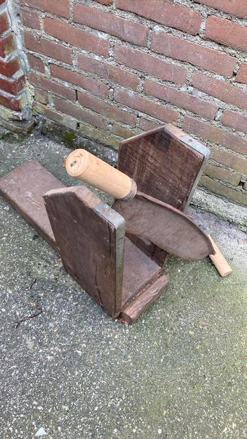 Stro of rietsnijder (antiek) beschikbaar voor biedingen