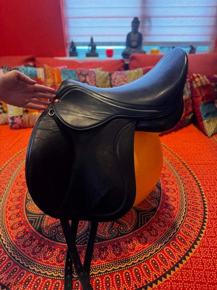 Zadel Edix Emir M zwart, Dieren en Toebehoren, Paarden en Pony's | Zadels, Zo goed als nieuw, Dressuur, Ophalen of Verzenden