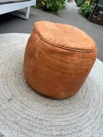 Poef bruin/cognac leer, Huis en Inrichting, Ophalen, Minder dan 50 cm, Gebruikt, Rond