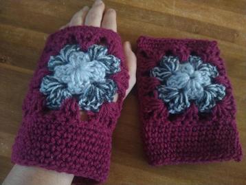 Paarse granny square wanten handschoenen handmade  beschikbaar voor biedingen