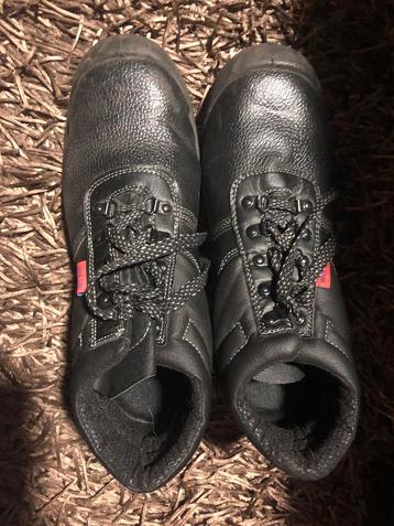 Werkschoenen maat 44 beschikbaar voor biedingen