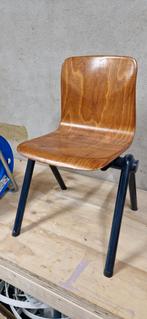 Houten stoel met metalen poten, Huis en Inrichting, Stoelen, Gebruikt, Bruin, Vintage, Ophalen of Verzenden