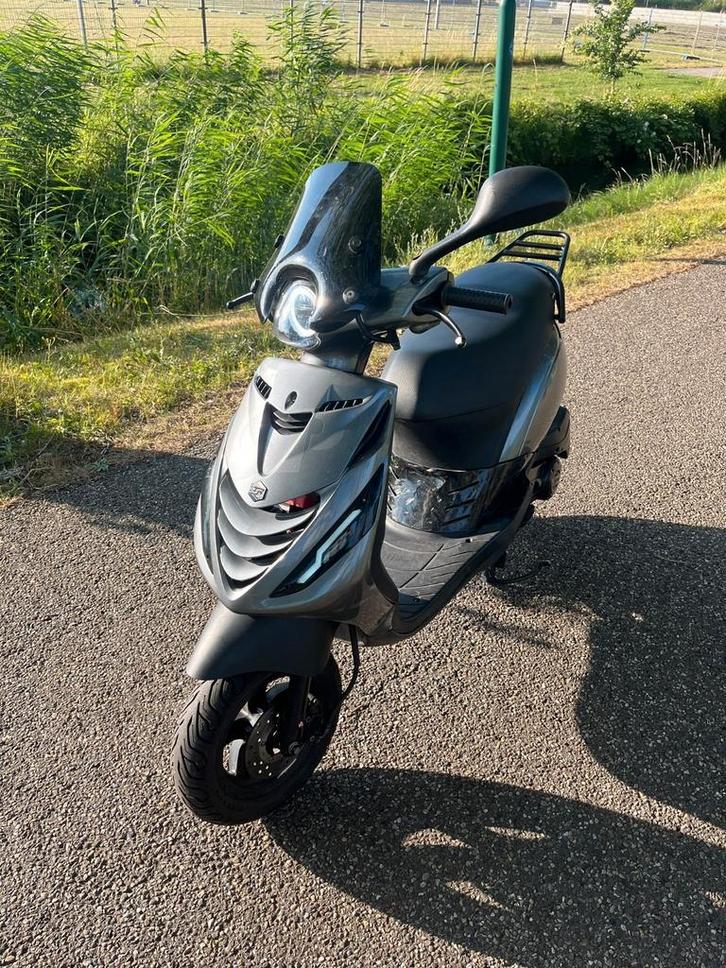 Piaggo ZIP 2022 E5 80CC, Fietsen en Brommers, Scooters | Piaggio, Zo goed als nieuw, Zip, Benzine, Ophalen of Verzenden