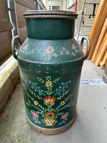 Antieke melkbus met handbeschilderde bloemen beschikbaar voor biedingen