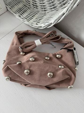 NIEUW > Beige Loavies Handtas met zilveren Studs (14x31 cm) beschikbaar voor biedingen