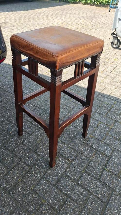 4 horeca vintage hout leer taatsen koper kruk met statafel!, Huis en Inrichting, Barkrukken, Zo goed als nieuw, Hout, Leer, 5 krukken of meer