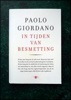 IN TIJDEN VAN BESMETTING - Paolo Giordano - Een urgent, eleg, Boeken, Politiek en Maatschappij, Wereld, Maatschappij en Samenleving