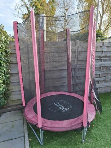 Plum trampoline beschikbaar voor biedingen