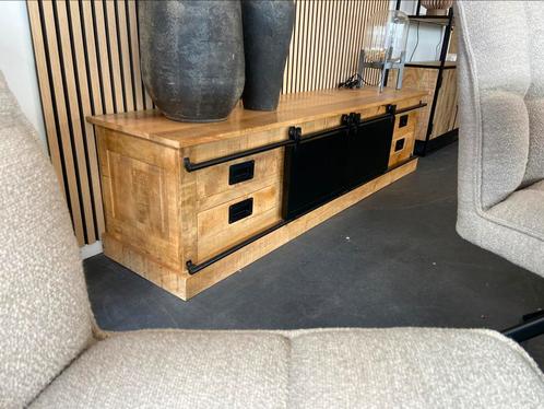 Dressoir wandkast tv meubel mango met ijzeren roldeur, Huis en Inrichting, Kasten | Dressoirs, Nieuw, 25 tot 50 cm, Met lade(s)