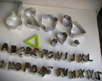 Bakvormen~Uitsteekvormen~Aluminium~ca 35 vormen bakken beschikbaar voor biedingen