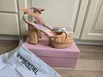 ESSENTIEL ANTWERP PRACHTIGE SUEDE HAKKEN MAAT 41 ZGAN, Beige, Ophalen of Verzenden, Zo goed als nieuw, Essentiel Antwerp