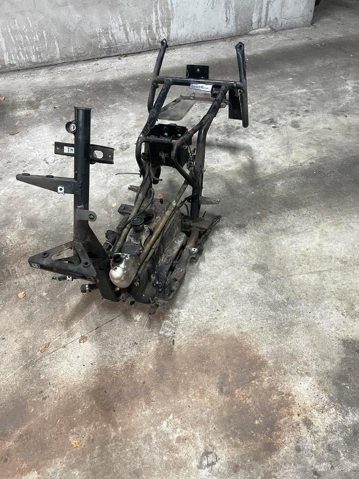 Piaggio hexagon frame met nummers zonder 123, Fietsen en Brommers, Brommeronderdelen | Algemeen, Zo goed als nieuw, Frame, Ophalen